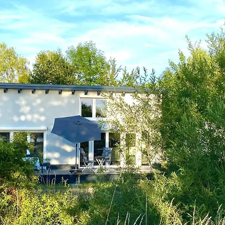 아파트 House Of Happiness Mit Seeblick Hungen