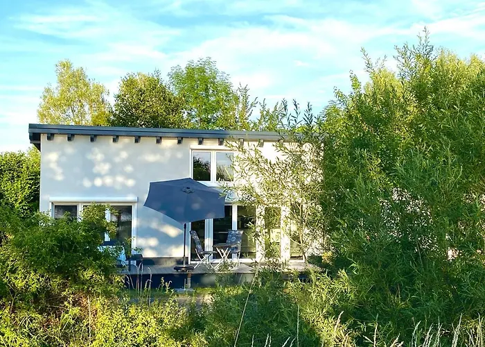 Apartment House Of Happiness Mit Seeblick Hungen