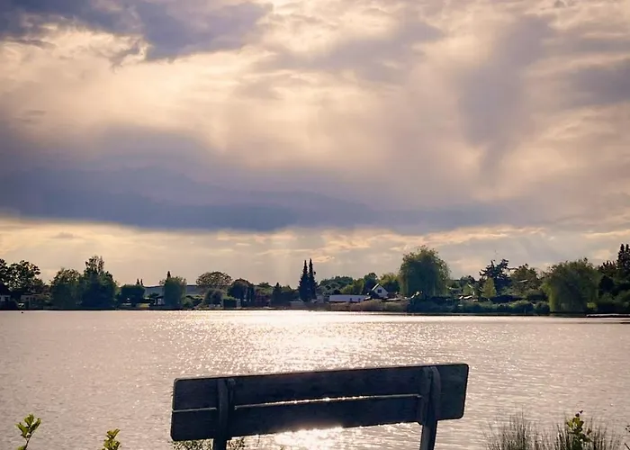 Apartment House Of Happiness Mit Seeblick Hungen
